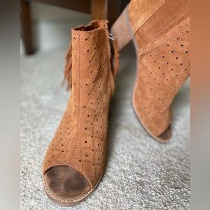 TOMS Majorca chestnut brown suede perforated peep-toe ankle boots with fringe